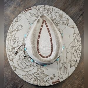 NWT Grey suede burned fedora cowboy hat with roses